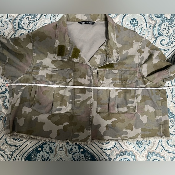 Zara Cropped Green Raw Hem Velcro Pocket Camo Print Army Utility Jacket (Sz M) - Picture 13 of 15